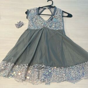 Gorgeous contemporary outfit - like new. A wish come true